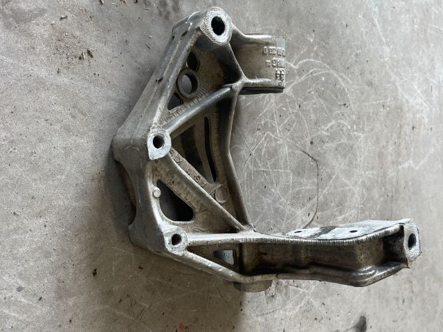 bontott SEAT IBIZA III Bal Lengőkar Tartó