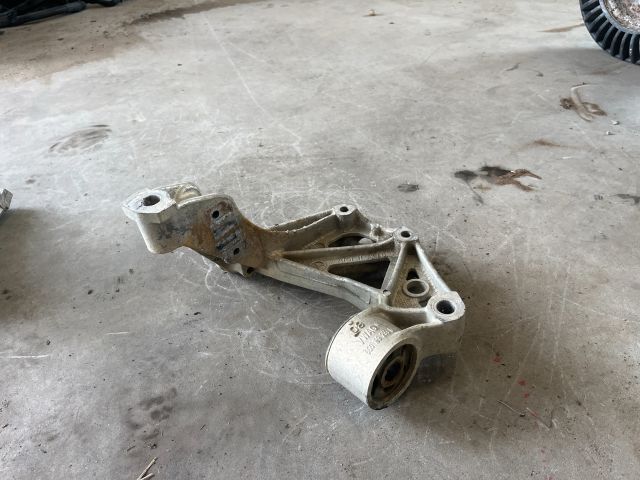 bontott SEAT IBIZA III Bal Lengőkar Tartó