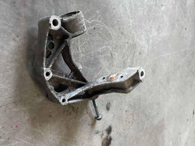 bontott SEAT IBIZA III Bal Lengőkar Tartó