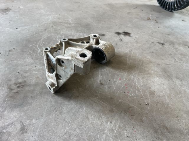 bontott SEAT IBIZA III Bal Lengőkar Tartó