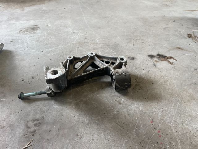 bontott SEAT IBIZA III Bal Lengőkar Tartó