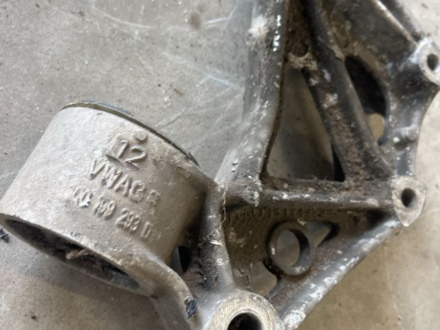 bontott SEAT IBIZA III Bal Lengőkar Tartó