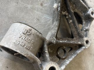 bontott SEAT IBIZA III Bal Lengőkar Tartó