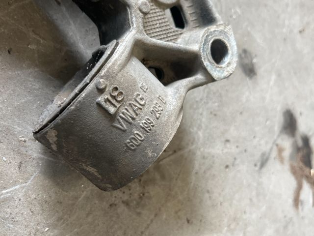 bontott SEAT IBIZA III Bal Lengőkar Tartó