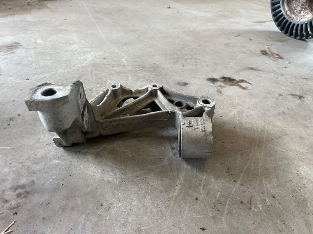 bontott SEAT IBIZA III Bal Lengőkar Tartó