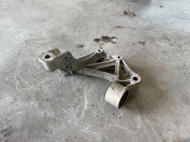 bontott SEAT IBIZA III Bal Lengőkar Tartó