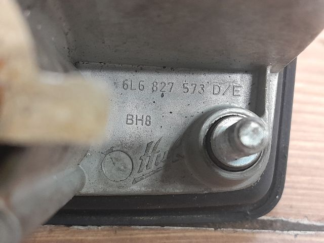 bontott SEAT IBIZA III Csomagtér Nyitó Kar / Gomb