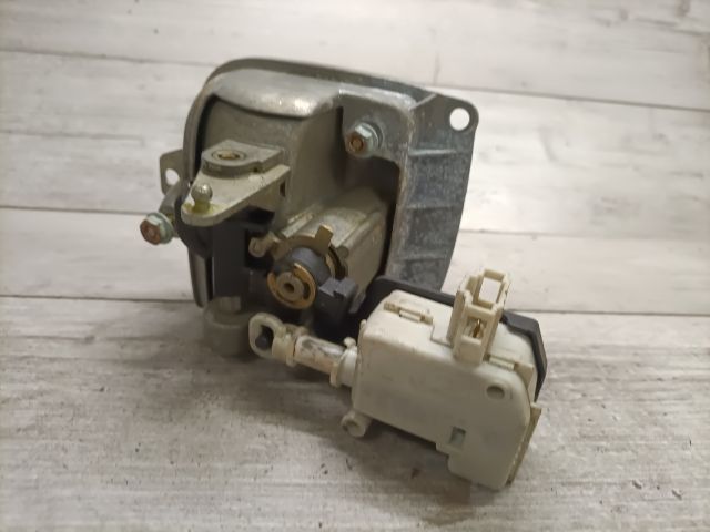 bontott SEAT IBIZA III Csomagtér Nyitó Kar / Gomb