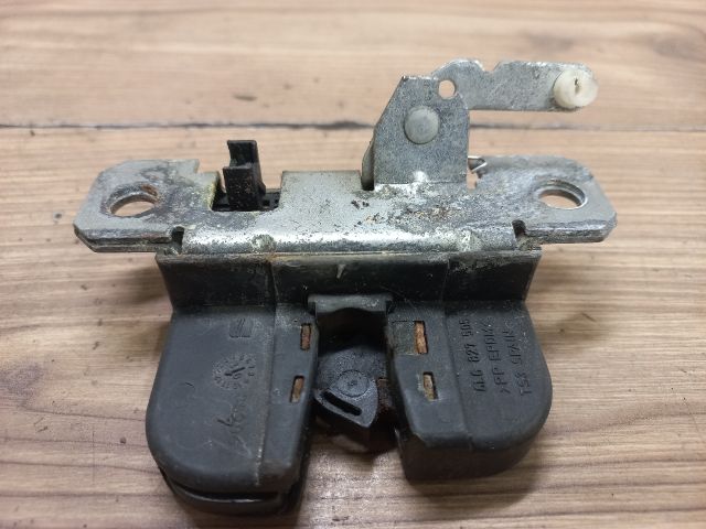 bontott SEAT IBIZA III Csomagtérajtó Zárszerkezet