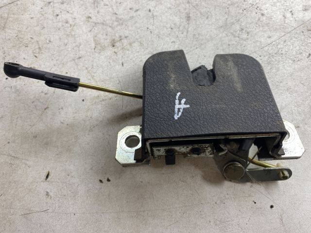 bontott SEAT IBIZA III Csomagtérajtó Zárszerkezet