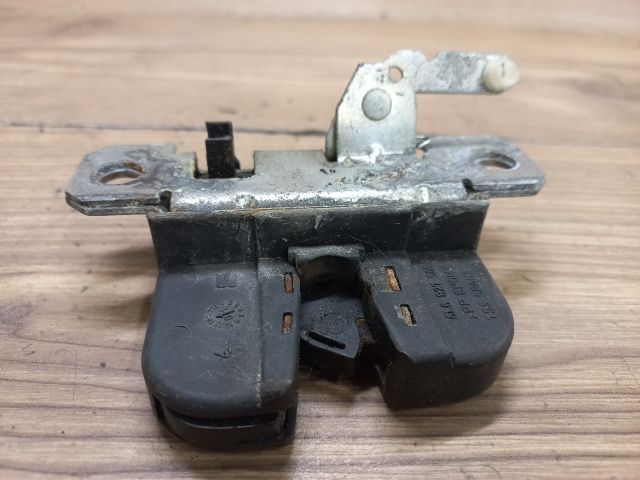 bontott SEAT IBIZA III Csomagtérajtó Zárszerkezet