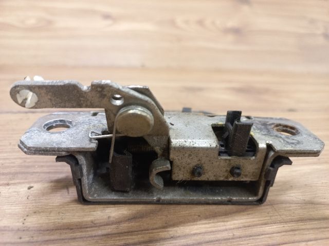 bontott SEAT IBIZA III Csomagtérajtó Zárszerkezet