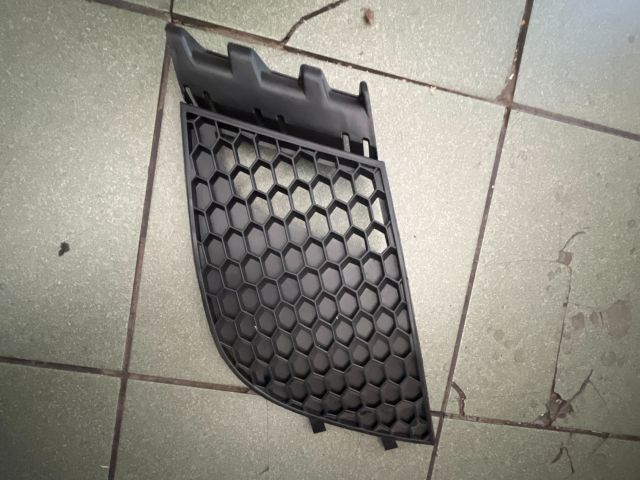 bontott SEAT IBIZA III Első Lökhárító Jobb Díszrács