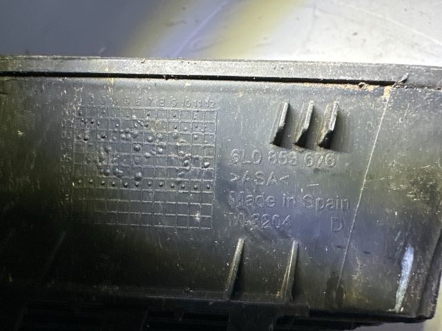 bontott SEAT IBIZA III Első Lökhárító Jobb Díszrács