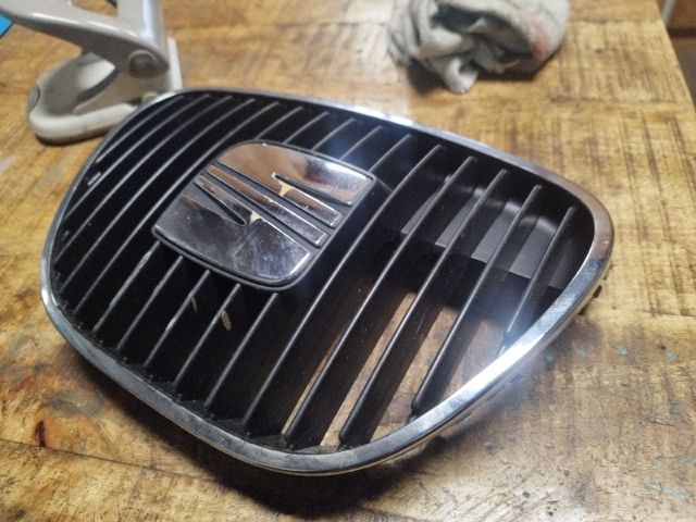 bontott SEAT IBIZA III Hűtőrács