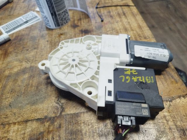 bontott SEAT IBIZA III Jobb első Ablakemelő Motor