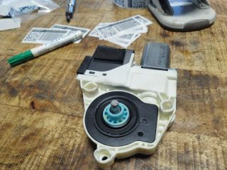 bontott SEAT IBIZA III Jobb első Ablakemelő Motor