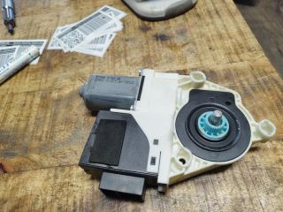 bontott SEAT IBIZA III Jobb első Ablakemelő Motor