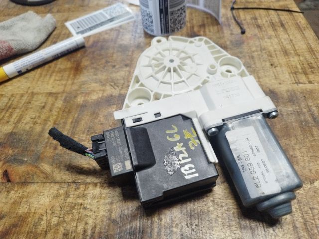 bontott SEAT IBIZA III Jobb első Ablakemelő Motor