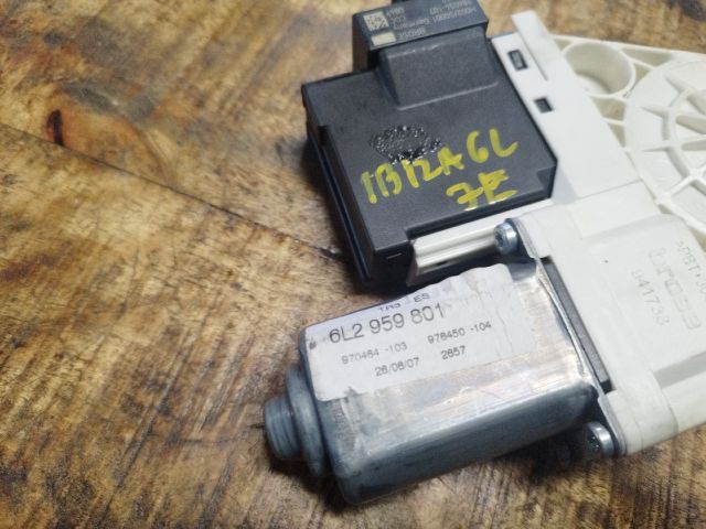 bontott SEAT IBIZA III Jobb első Ablakemelő Motor