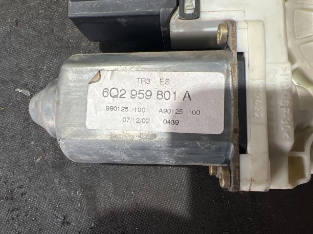 bontott SEAT IBIZA III Jobb első Ablakemelő Motor