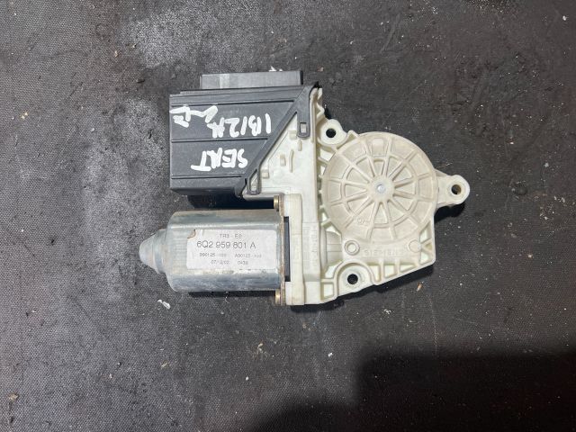 bontott SEAT IBIZA III Jobb első Ablakemelő Motor