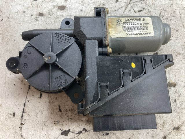 bontott SEAT IBIZA III Jobb első Ablakemelő Motor