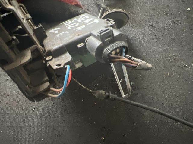 bontott SEAT IBIZA III Jobb első Ajtózár