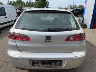 bontott SEAT IBIZA III Jobb hátsó Dobbetét (Kerékjárati, Műanyag)