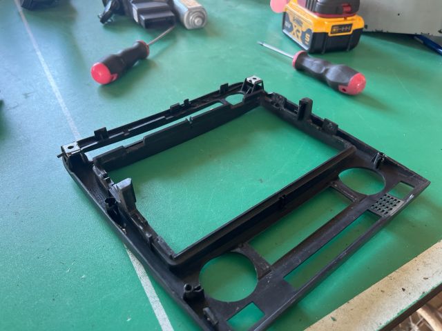 bontott SEAT IBIZA III Középkonzol Keret