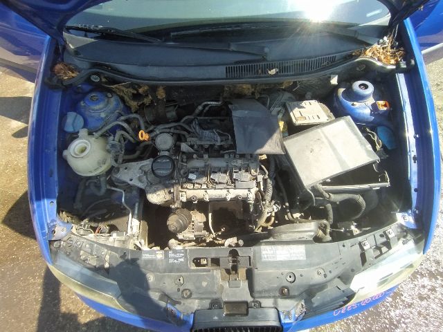 bontott SEAT IBIZA III Motorháztető Zsanér Pár