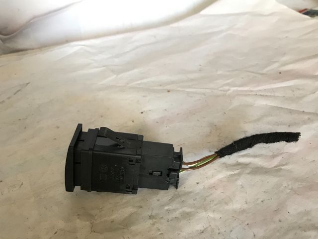 bontott SEAT IBIZA III Vészvillogó Kapcsoló