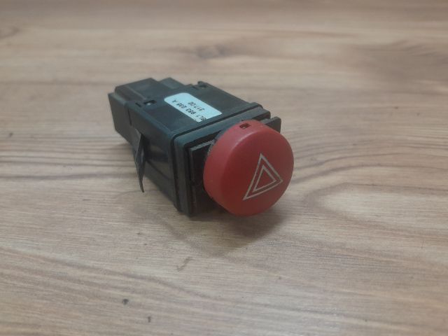 bontott SEAT IBIZA III Vészvillogó Kapcsoló