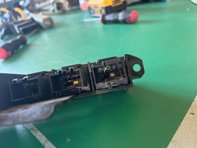 bontott SEAT IBIZA III Vészvillogó Kapcsoló