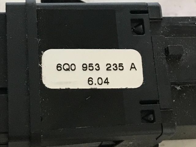 bontott SEAT IBIZA III Vészvillogó Kapcsoló