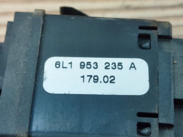 bontott SEAT IBIZA III Vészvillogó Kapcsoló