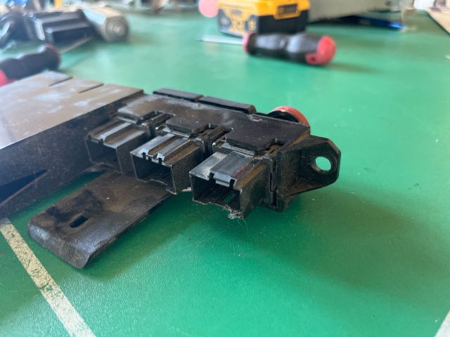 bontott SEAT IBIZA III Vészvillogó Kapcsoló