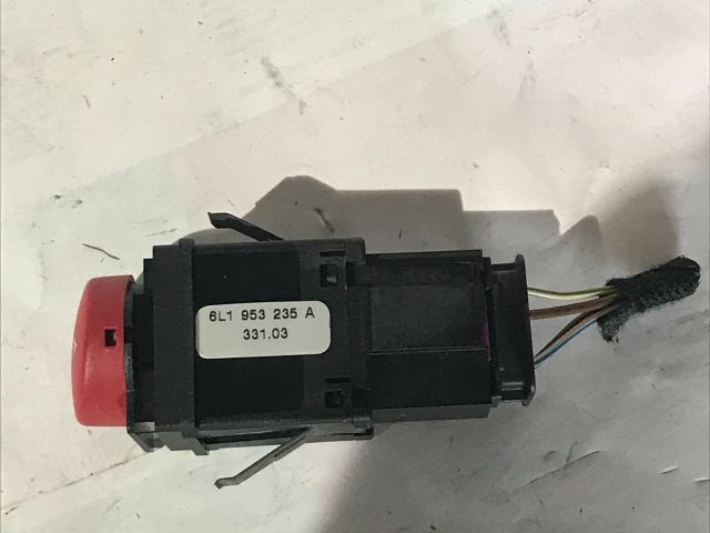 bontott SEAT IBIZA III Vészvillogó Kapcsoló