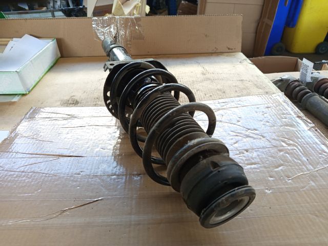 bontott SEAT IBIZA IV Jobb első Gólyaláb (Lengécsillapító, Rugó)