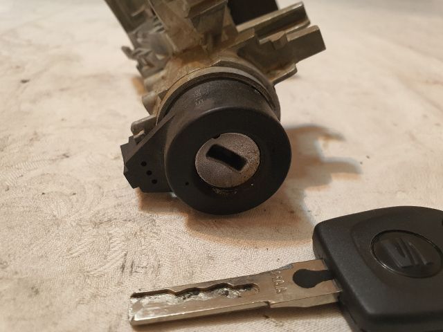 bontott SEAT IBIZA IV Gyújtáskapcsoló Házzal