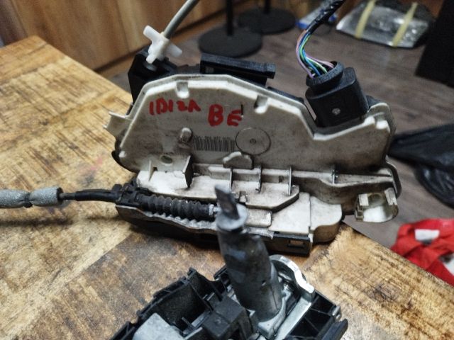 bontott SEAT IBIZA IV Bal első Ajtózár