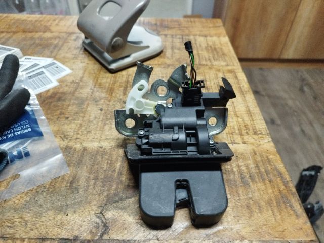 bontott SEAT IBIZA IV Csomagtérajtó Zárszerkezet