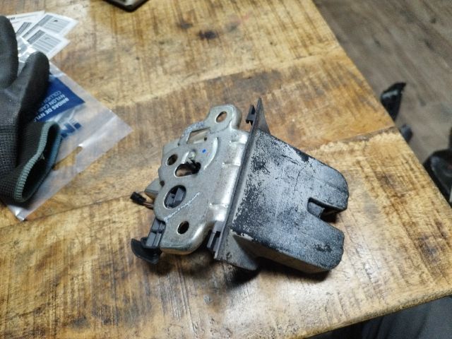 bontott SEAT IBIZA IV Csomagtérajtó Zárszerkezet