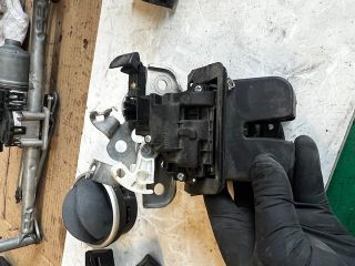 bontott SEAT IBIZA IV Csomagtérajtó Zárszerkezet