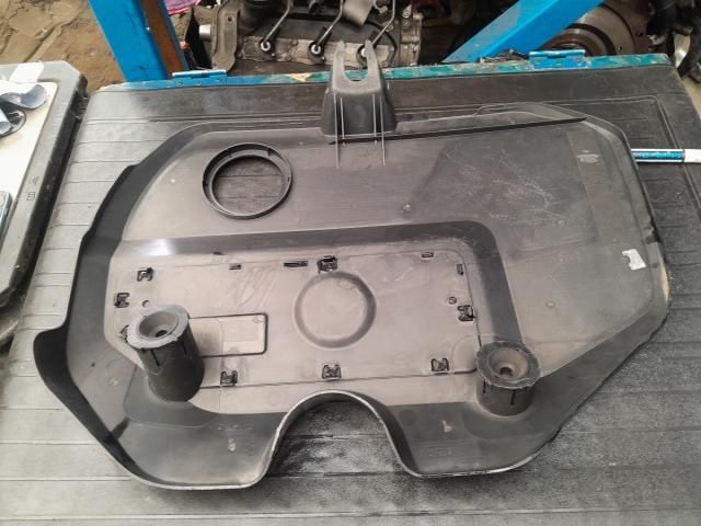 bontott SEAT IBIZA IV Felső Hűtőburkolat