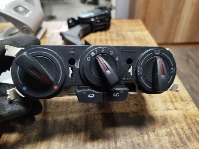 bontott SEAT IBIZA IV Fűtéskapcsoló (manuális klímás)