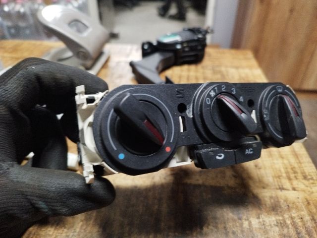 bontott SEAT IBIZA IV Fűtéskapcsoló (manuális klímás)