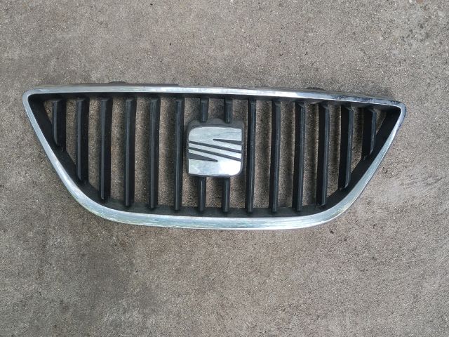 bontott SEAT IBIZA IV Hűtőrács