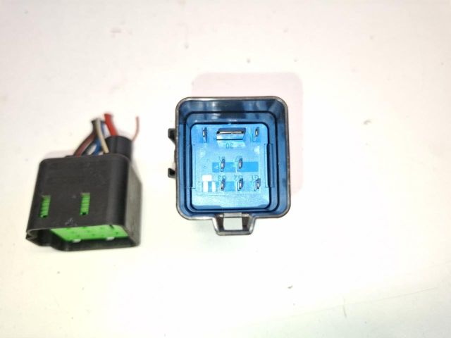 bontott SEAT IBIZA IV Izzító Relé