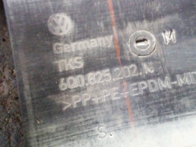 bontott SEAT IBIZA IV Jobb első Belső Küszöb Burkolat